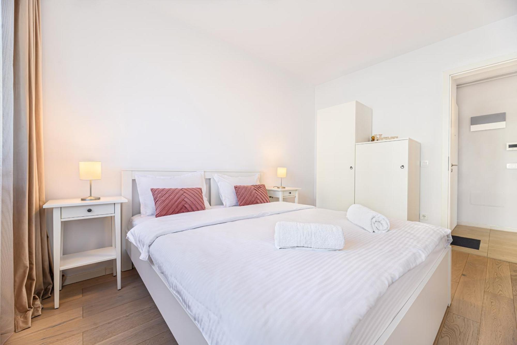 Jad - Luxury 3 Rooms & 2 Rooms Apartments In Kasper, Near Coresi Mall ブラショフ エクステリア 写真