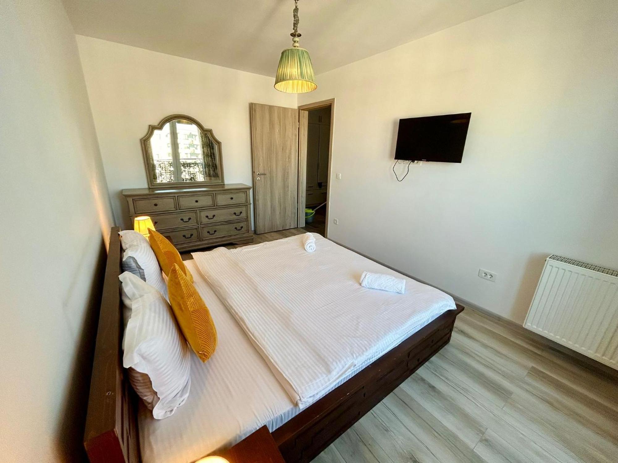 Jad - Luxury 3 Rooms & 2 Rooms Apartments In Kasper, Near Coresi Mall ブラショフ エクステリア 写真